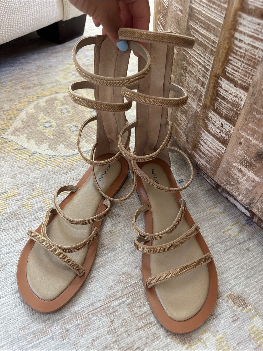 NEW Free People Theia Gladiator Neutral Gold Detail Leather Sandals 8.5 - Picture 2 of 10